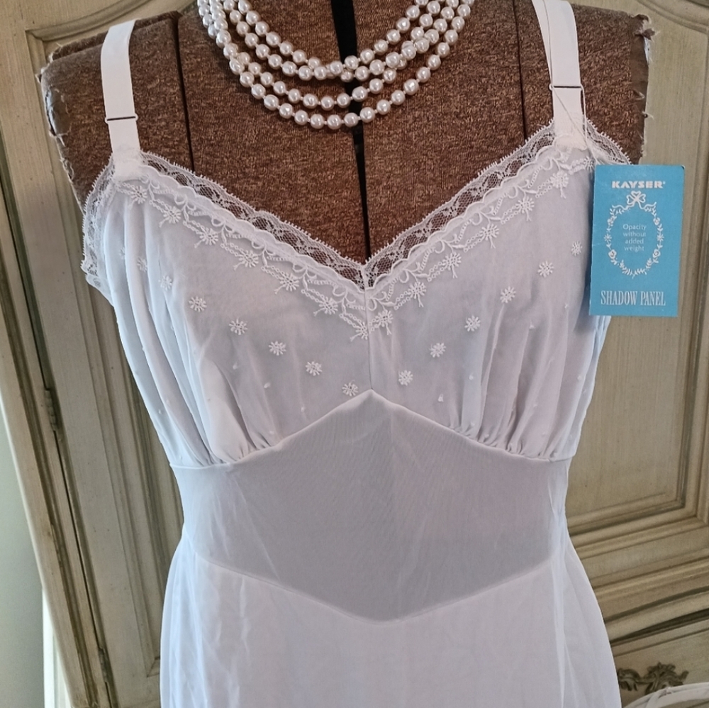 NOS/ NWT "KAYSER" SHADOW PANEL CRISP WHITE SLIP. SZ 36